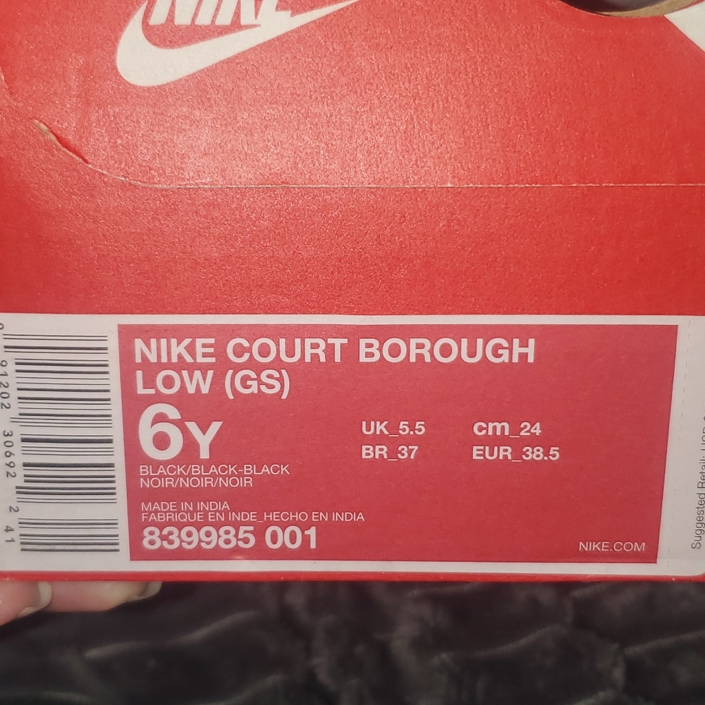 Nike - Picture 2 of 4